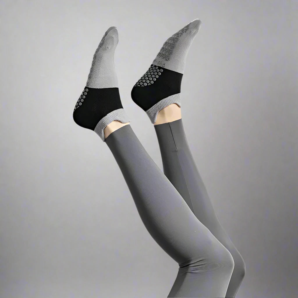 MovingTained Fashionable Yoga & Pilates Grip Socks