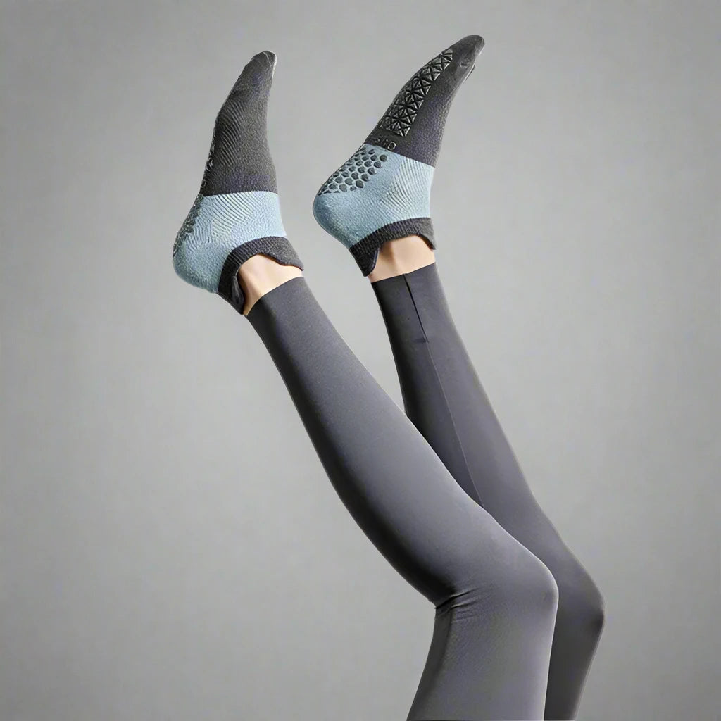 MovingTained Fashionable Yoga & Pilates Grip Socks