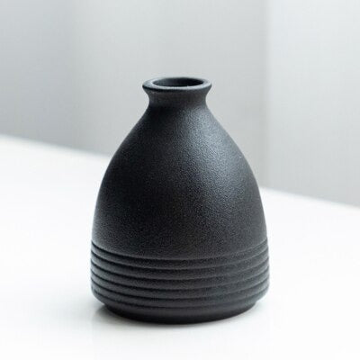 Akia Black Textured Vase