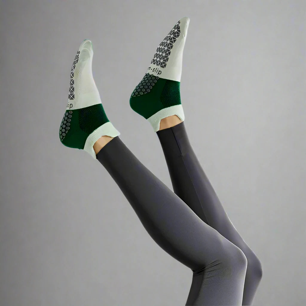 MovingTained Fashionable Yoga & Pilates Grip Socks