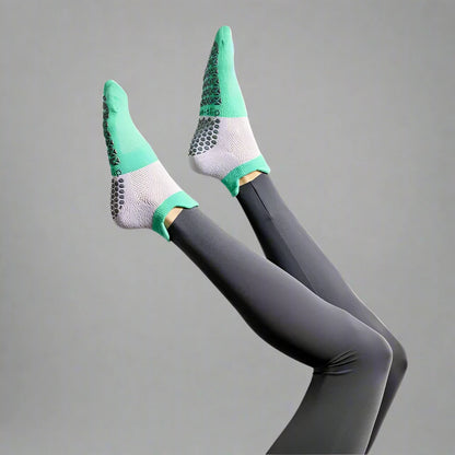 MovingTained Fashionable Yoga & Pilates Grip Socks