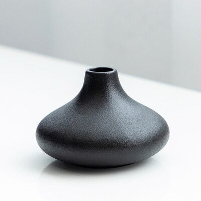 Akia Black Textured Vase