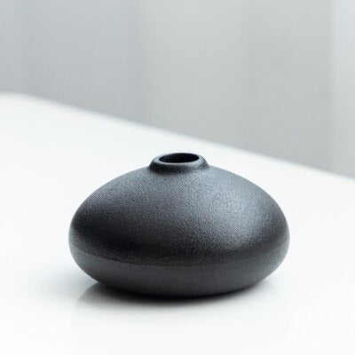 Akia Black Textured Vase