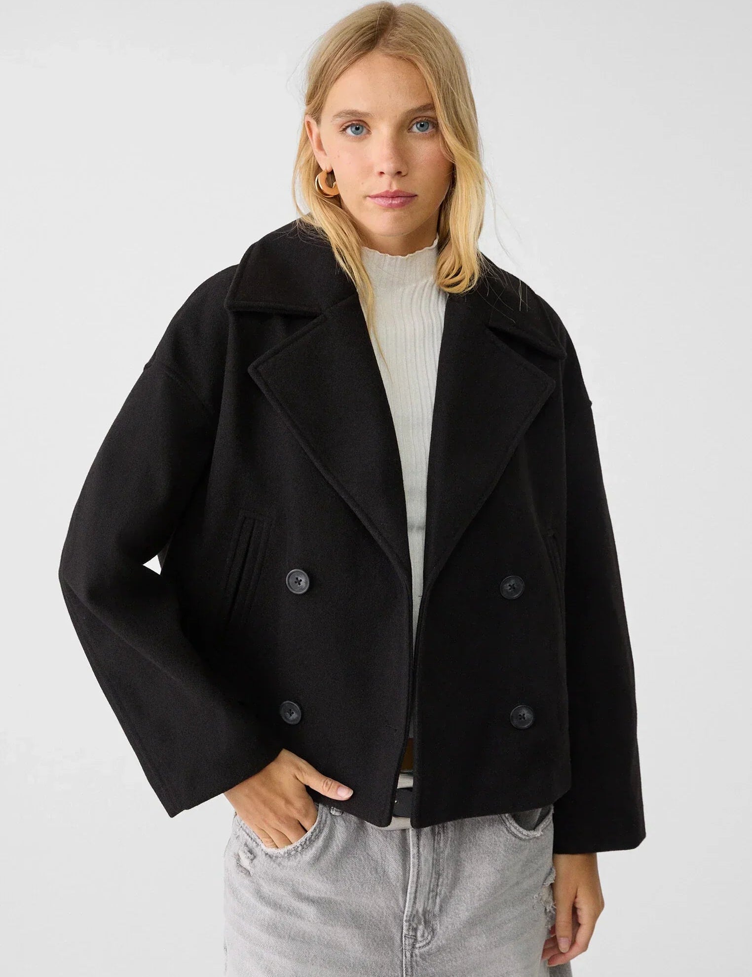 Double-Breasted Wool Coat for Women with Wide Lapels and Cropped Fit – Soft Wool Blend Outerwear 3