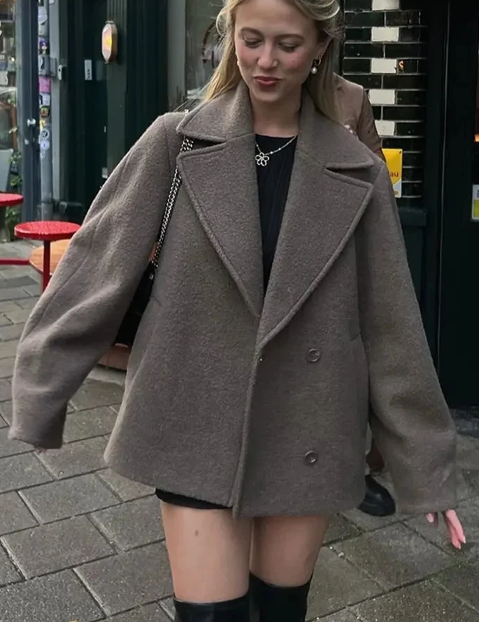 Oversized Wool Blend Coat for Women – Double-Breasted Design with Wide Lapels, Stylish Outerwear for Transitional Weather 0