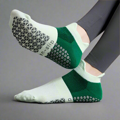 MovingTained Fashionable Yoga & Pilates Grip Socks