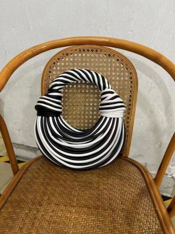 Luxe Vegan Tote – Stylish Everyday Handbag